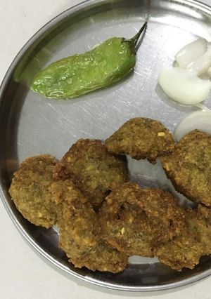 દાળવડા (Dal Vada Recipe In Gujarati) રેસીપી મુખ્ય ફોટો