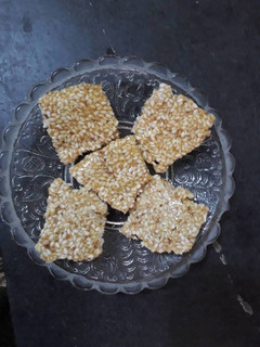तिल चिक्की (Till chikki recipe in hindi) रेसिपी मुख्य फोटो