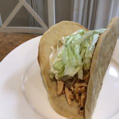 A picture of Yummy chicken tacos 🌮.