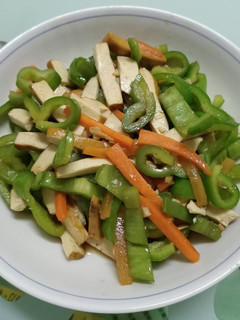 青椒炒豆干 的食譜成品照片