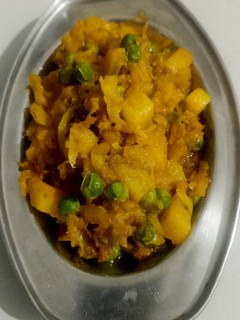 કોબી વટાણા નું શાક (Kobi Vatana Shak Recipe In Gujarati) રેસીપી મુખ્ય ફોટો