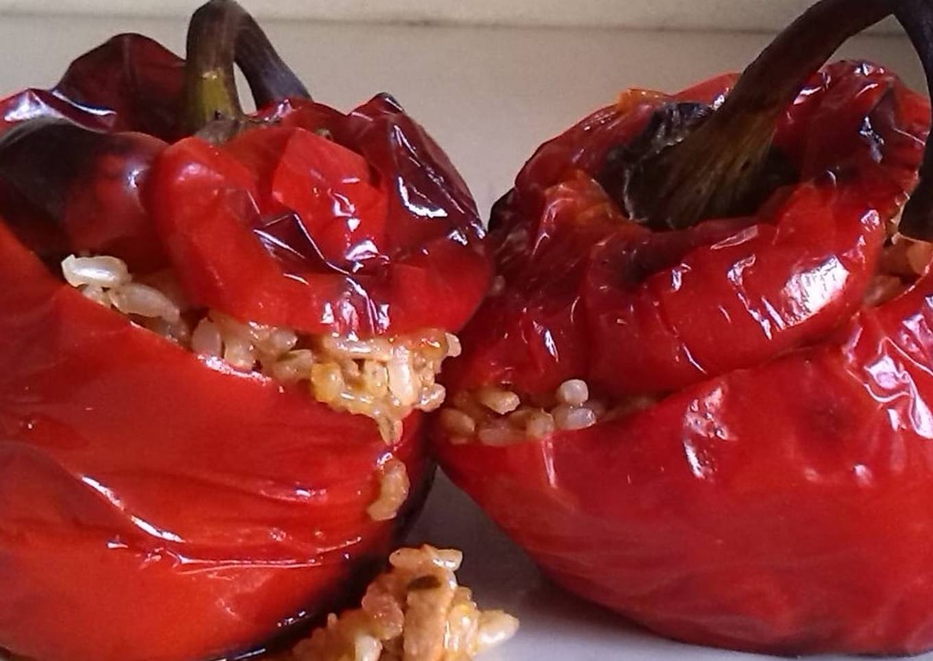 Pimientos rojos rellenos de arroz
