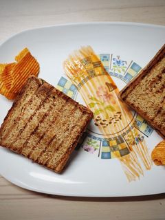 ચીઝ ગ્રીલ સેન્ડવીચ (Cheese Grill Sandwich Recipe In Gujarati) રેસીપી મુખ્ય ફોટો