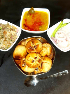 दाल बाटी चोखा (dal bati chokha recipe in Hindi) रेसिपी मुख्य फोटो