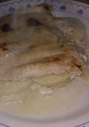 Una foto de Pescado con papas a la crema de roquefort