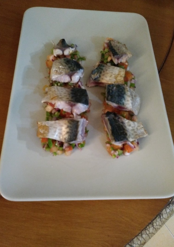 Una foto de Caballa aromatizada con limón y picadillo de verduras(apta para diabéticos)