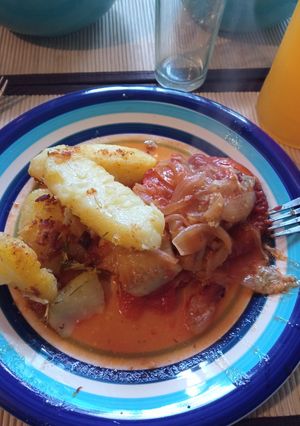 Una foto de Tilapia al horno con Papas a la mantequilla con romero