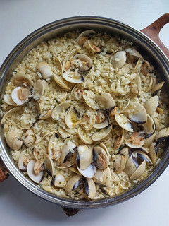 Una foto de Arroz con almejas