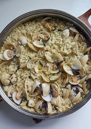 Una foto de Arroz con almejas