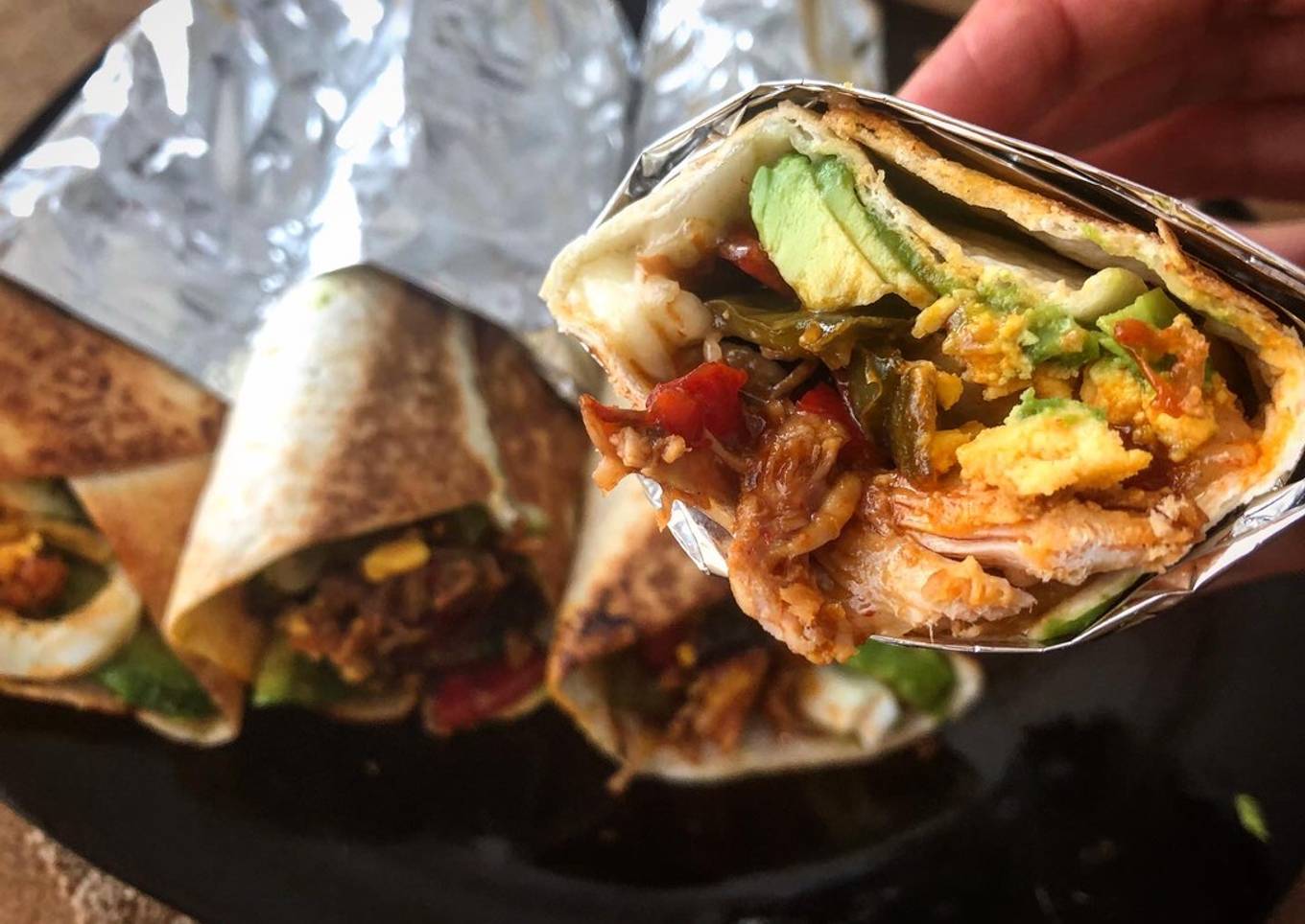 Burritos picantes de pollo deshilachado