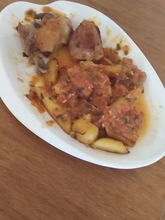 صورة لوصفة بطاطا محمرة بصوص الطماطم