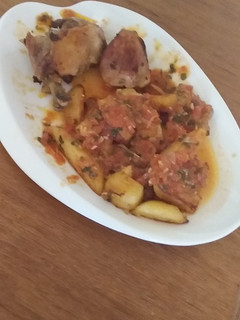 صورة لوصفة بطاطا محمرة بصوص الطماطم