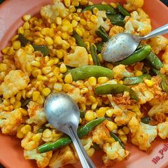 A picture of Roasted Cauliflower Sweetcorn Papdi sabji.
