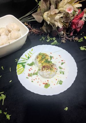 દહીંવડા (Dahivada Recipe In Gujarati) રેસીપી મુખ્ય ફોટો