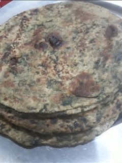 बथुए के पराठे रेसिपी मुख्य फोटो