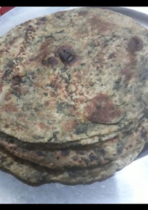 बथुए के पराठे रेसिपी मुख्य फोटो