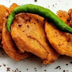 A picture of Aloo pakoda.