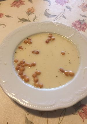 O poză a rețetei Supă cremă de usturoi.