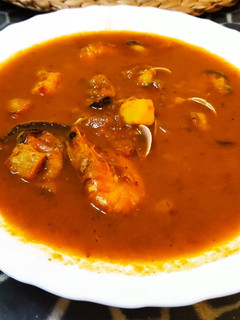 Una foto de Sopa de marisco con (Cúrcuma y Jengibre)