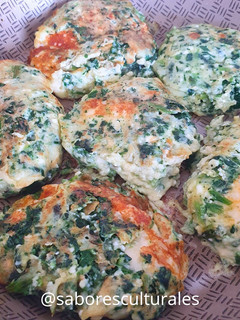 Una foto de 🌿Bocaditos de espinaca, ricota y queso de máquina