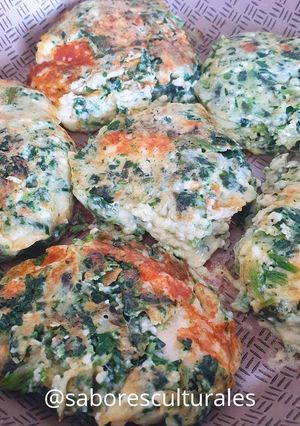 Una foto de 🌿Bocaditos de espinaca, ricota y queso de máquina