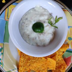A picture of White pasta sauce.