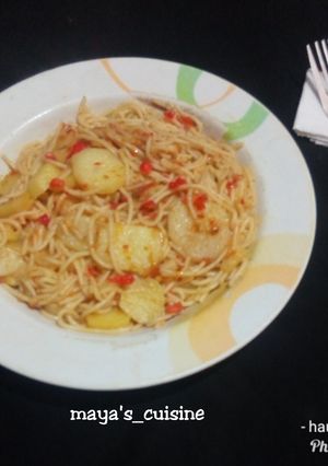 A picture of Spaghetti with irish potatoes.