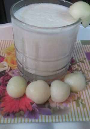 A picture of SunMelon Shake.