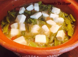 Una foto de Nopales a la mexicana con queso💖