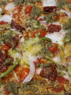 Una foto de Pizza base de coliflor y base de brócoli