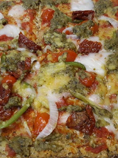 Una foto de Pizza base de coliflor y base de brócoli
