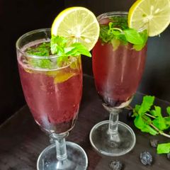 A picture of Blueberry Mojito : quick and healthy treat.