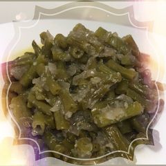 A picture of Green beans in olive oil.