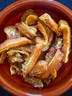 Una foto de Oreja en adobo frita