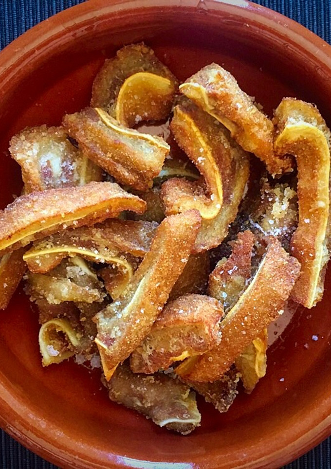 Una foto de Oreja en adobo frita