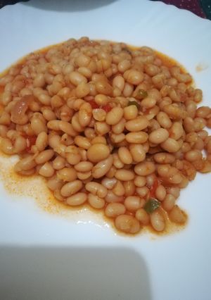 A picture of White beans curry.