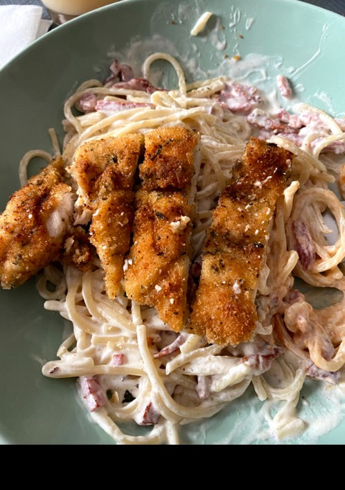 Una foto de Spagettis a la carbonara con pollo