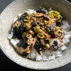 A picture of Super Easy Canned Sardines Rice Bowl.