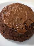 Mug cake saludable de plátano y cacao