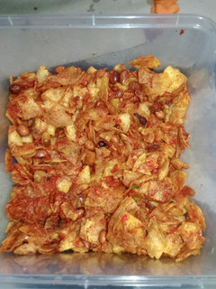 Foto resep Nasi kuning. Bagian lauk : MEMBUAT SAMBAL KERING KENTANG