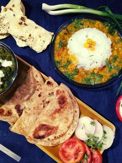 વેજ દિવાની હાંડી, લહસુની દાળ તડકા, પરોઠા સાથે જીરા રાઈસ ( Veg Diwani Handi Lahsuni Dal Tadka, Parath રેસીપી મુખ્ય ફોટો