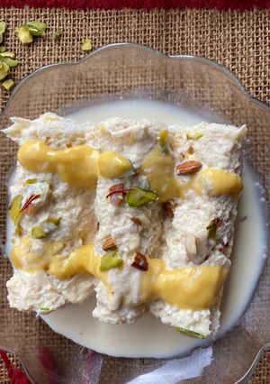 A picture of Mango Rabdi Roll.