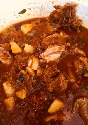 A picture of Potatoes in chicken pepper soup.