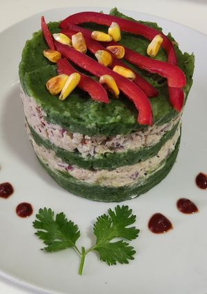 Una foto de Causa limeña verde