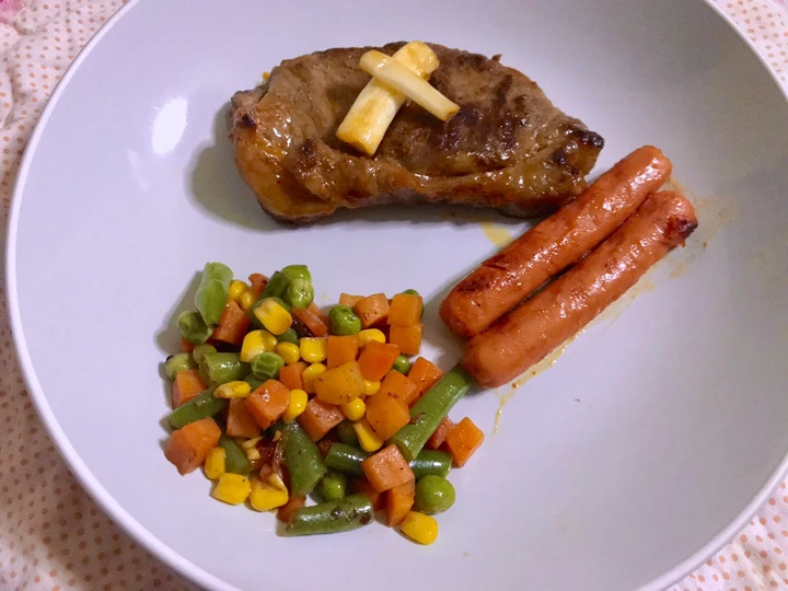 Langkah Gampang Menyiapkan Resep Steak with Barbeque Sauce (Bisa dengan sosis dan butter rice) yang  Bikin Ketagihan Anti Ribet, Lezat Sekali