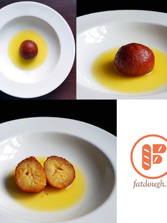 A picture of Gulab Jamun.