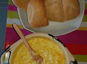 Una foto de Huevos 🥚revueltos con queso 🧀