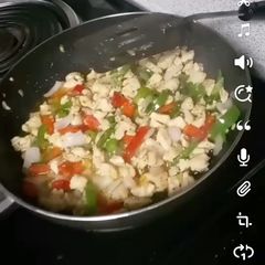 A picture of Lemon-pepper chicken fajita.