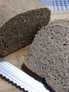 Una foto de Pan integral 🍞💥✅| Pan negro | Pan de salvado | Paso a paso