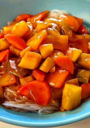 Φωτογραφία της συνταγής Noodles με γλυκόξινη σάλτσα λαχανικών και ανανά. Vegetarian ✅